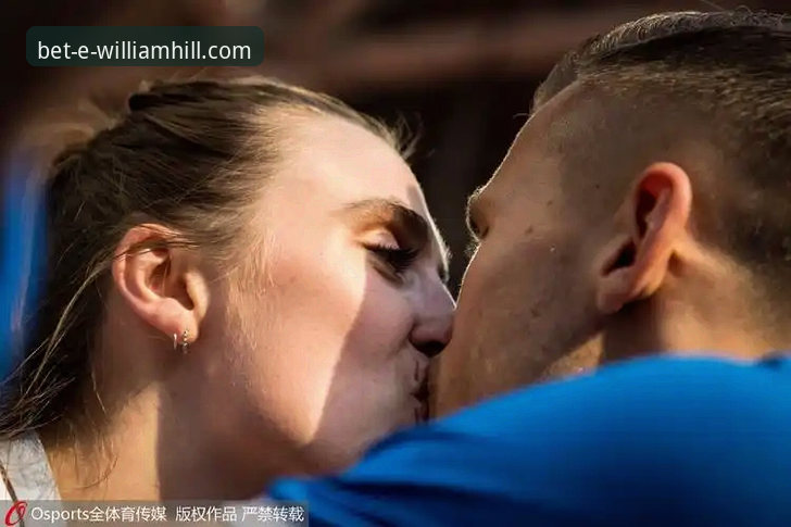 舒尔茨世界波vs猫咪弗兰塔：捷克晋级世界杯背后的温情与狂热